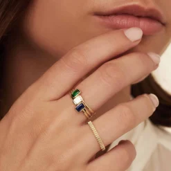 Isabel Bernard Baguette Nila 14 karaat gouden ring met blauwe zirkonia steen Best