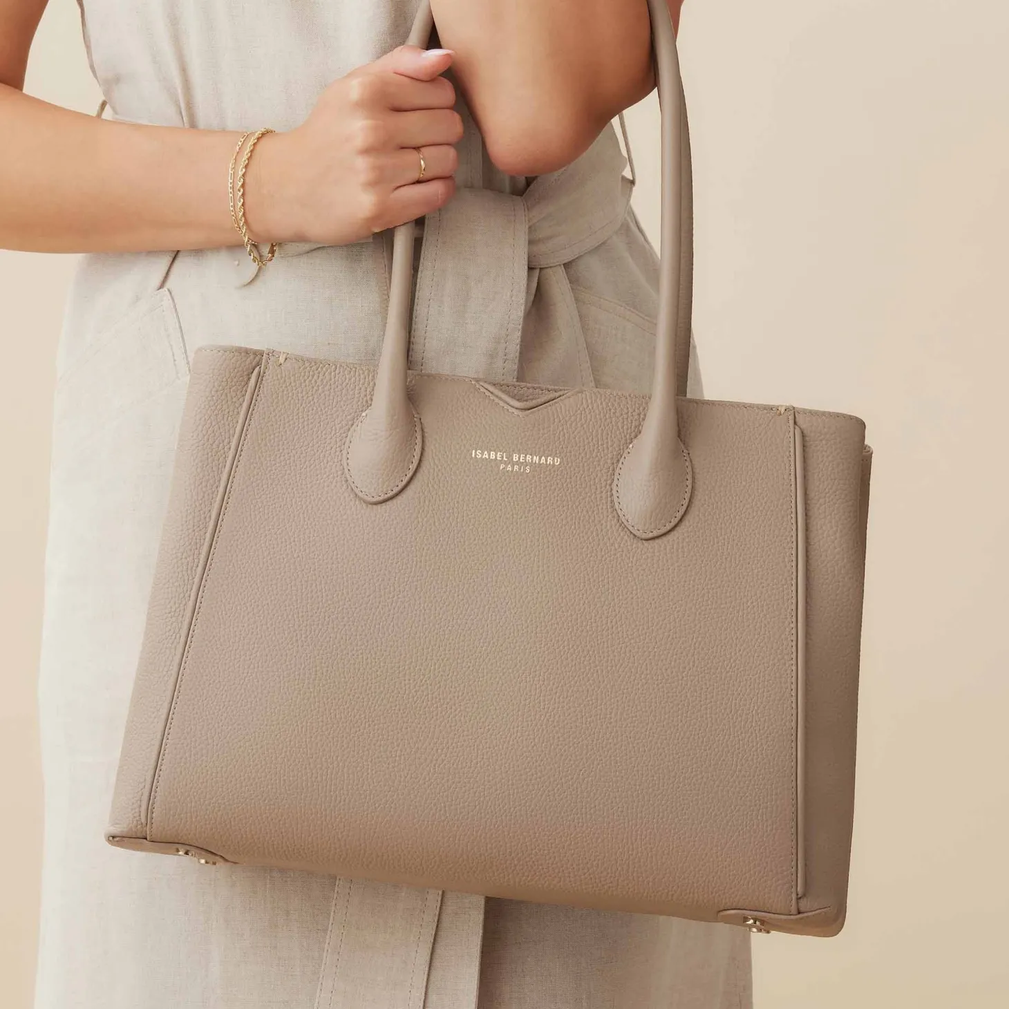 Isabel Bernard Cadeau d'Isabel taupe leren handtas en portemonnee giftset Best Sale