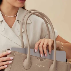 Isabel Bernard Cadeau d'Isabel taupe leren handtas en portemonnee giftset Best Sale