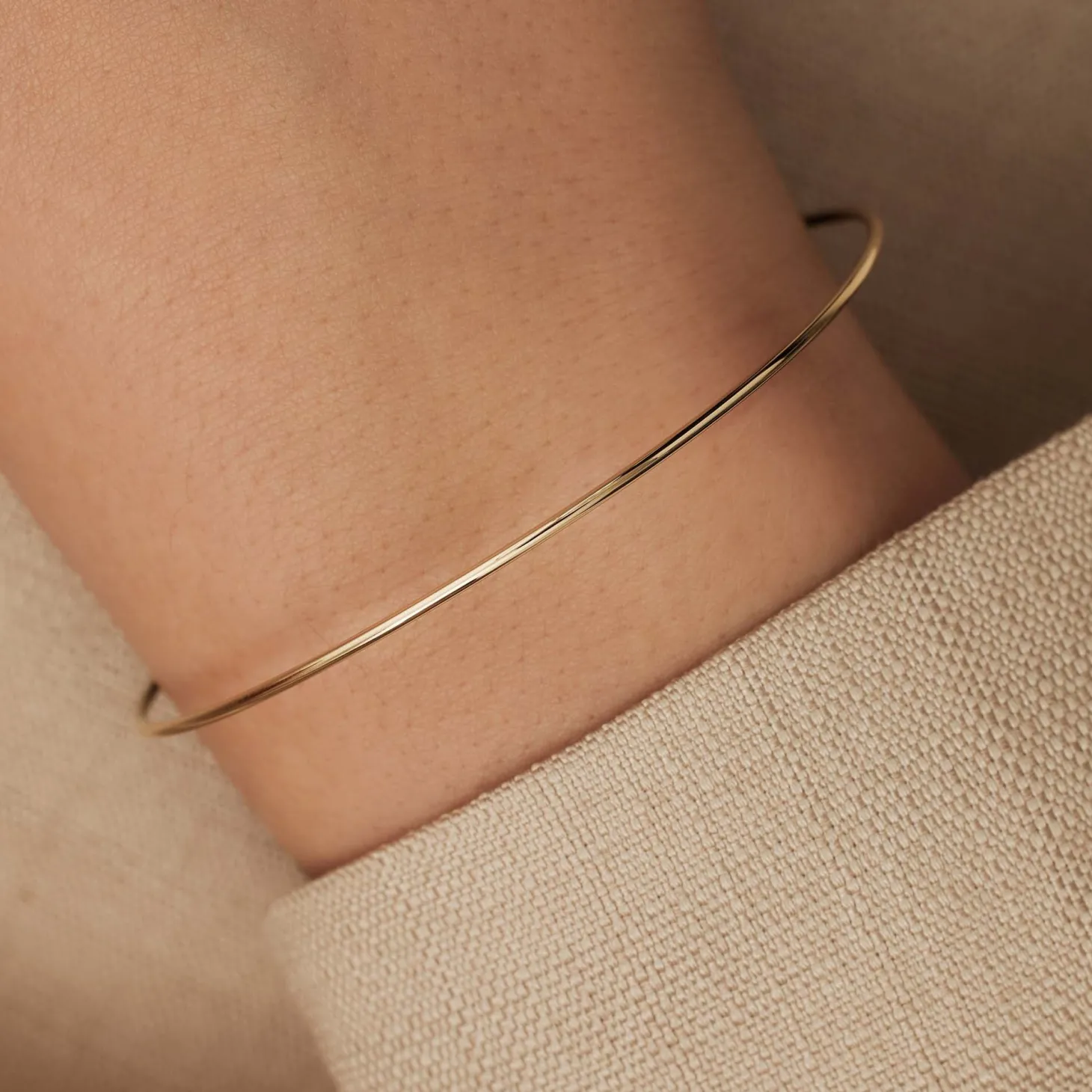 Isabel Bernard Cour d'Honneur Adora 14 karaat gouden bangle Outlet