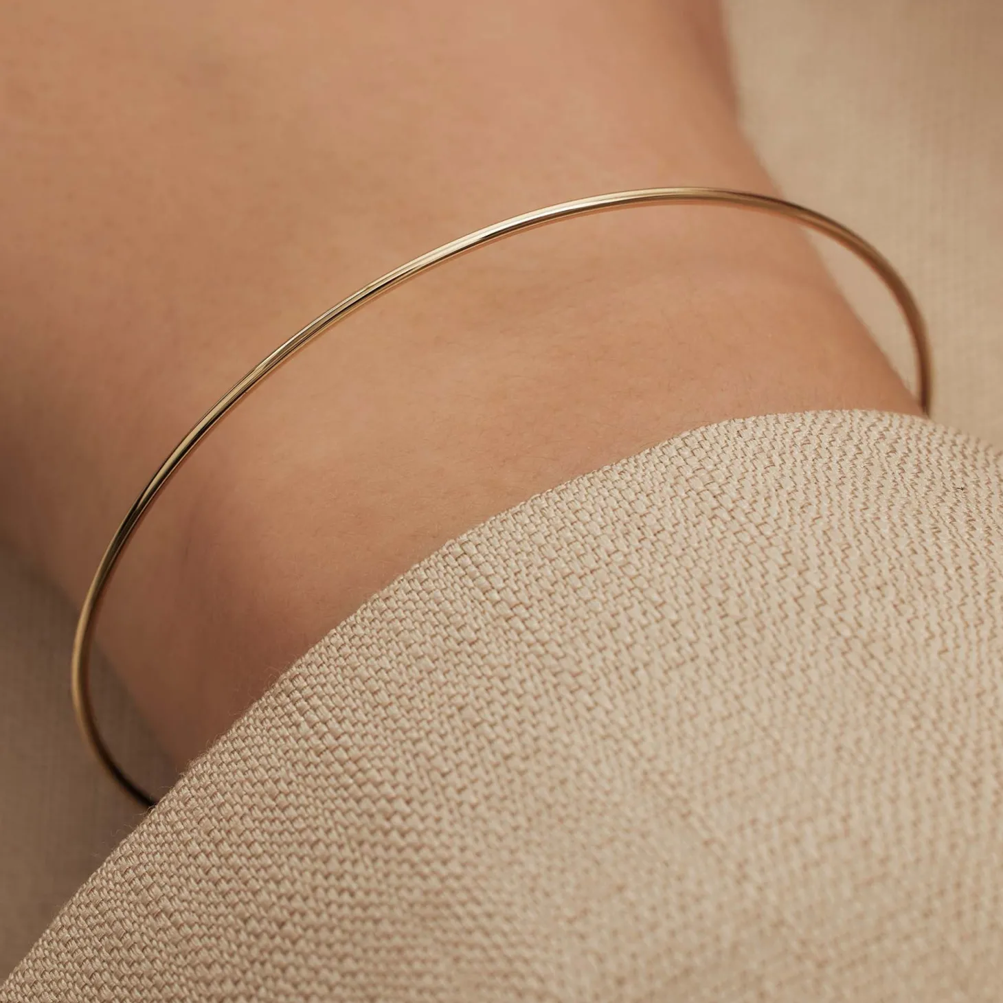 Isabel Bernard Cour d'Honneur Adora 14 karaat gouden bangle Outlet