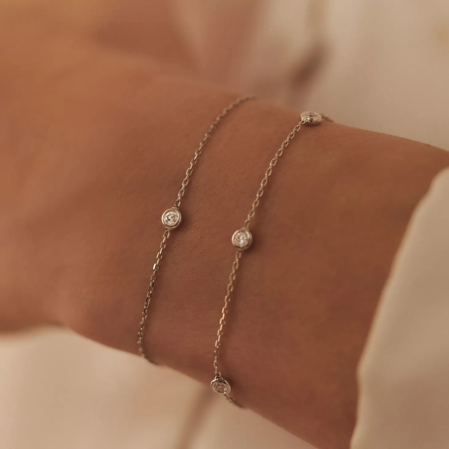 Isabel Bernard De la Paix Alfie 14 karaat witgouden armband met diamant 0.05 karaat Flash Sale