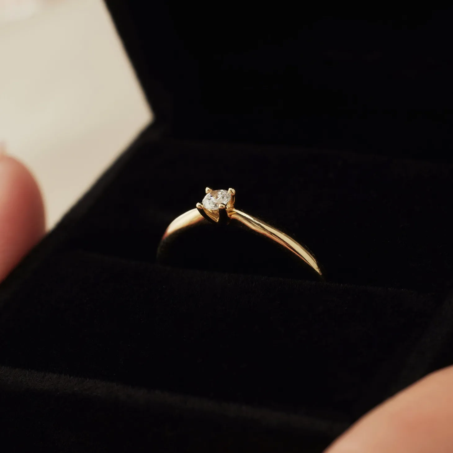 Isabel Bernard De la Paix Christine 14 karaat gouden ring met diamant 0.10 karaat Discount