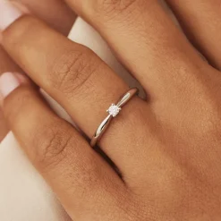 Isabel Bernard De la Paix Christine 14 karaat witgouden ring met diamant 0.10 karaat New