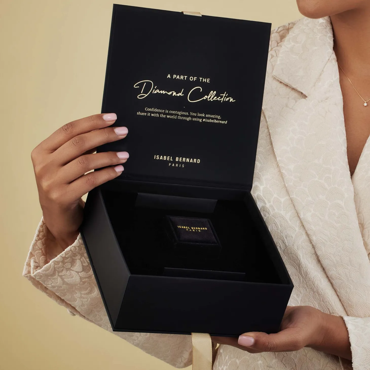 Isabel Bernard De la Paix Christine 14 karaat gouden Oorknoppen met diamant 0,14 karaat Sale