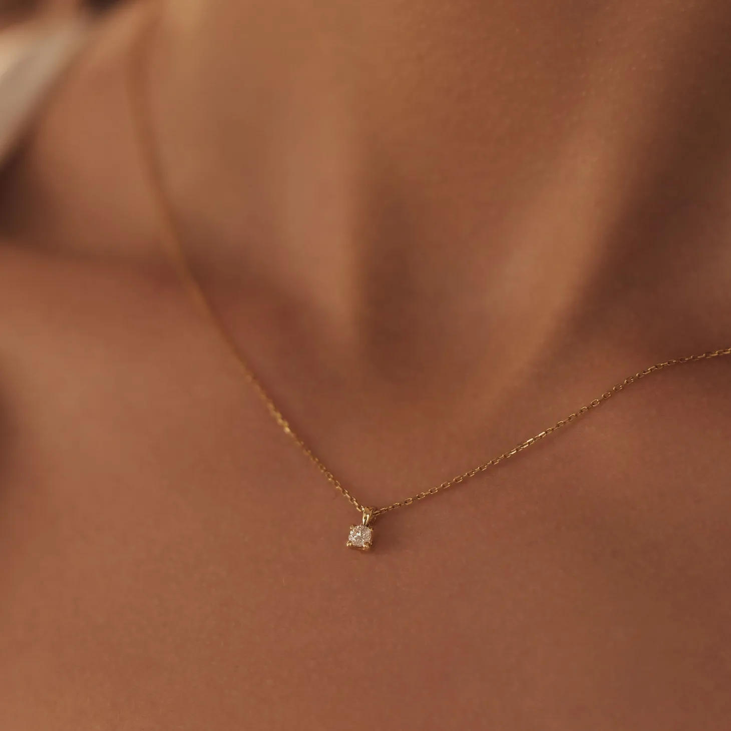 Isabel Bernard De la Paix Christine 14 karaat gouden collier met diamant 0.10 karaat Cheap