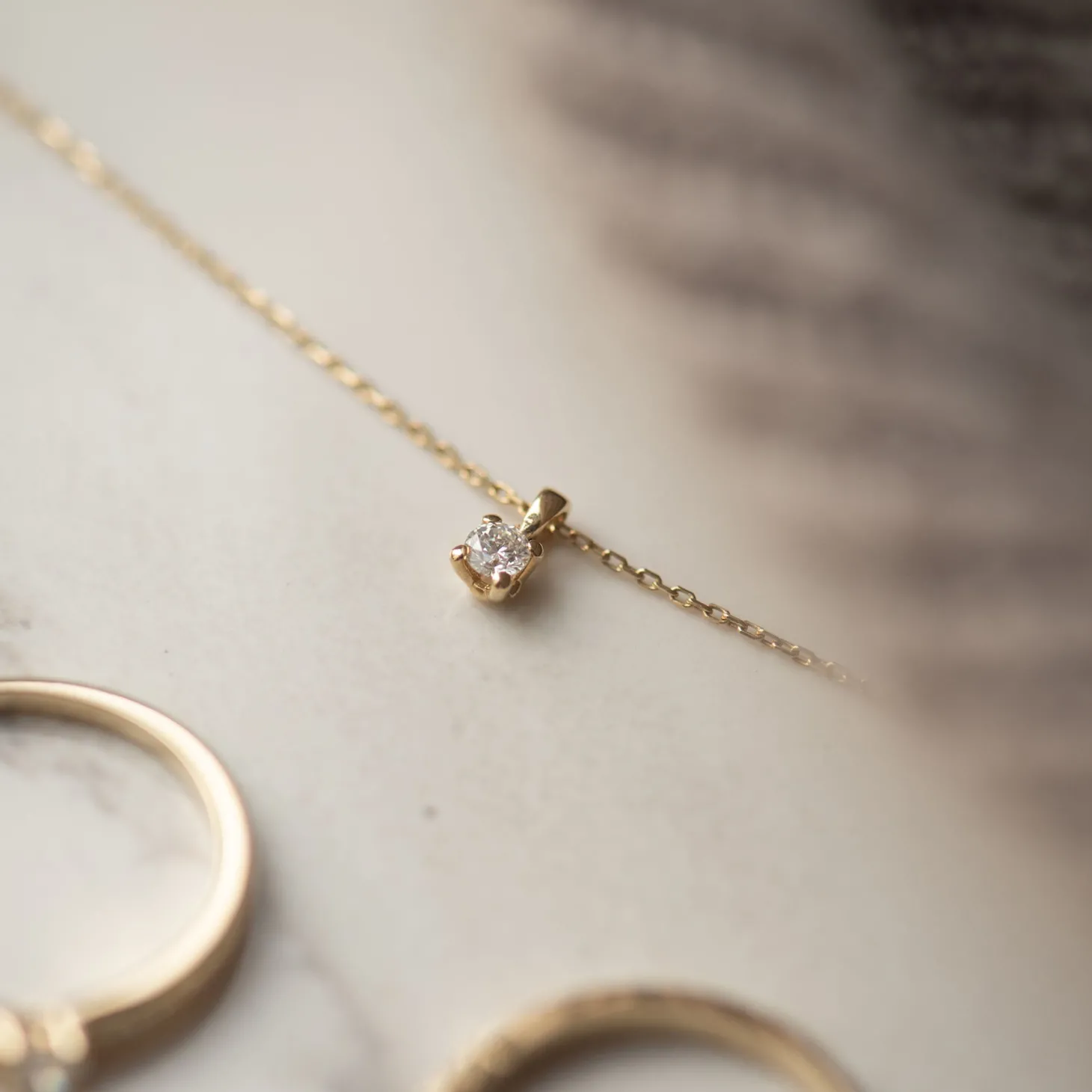 Isabel Bernard De la Paix Christine 14 karaat gouden collier met diamant 0.10 karaat Cheap