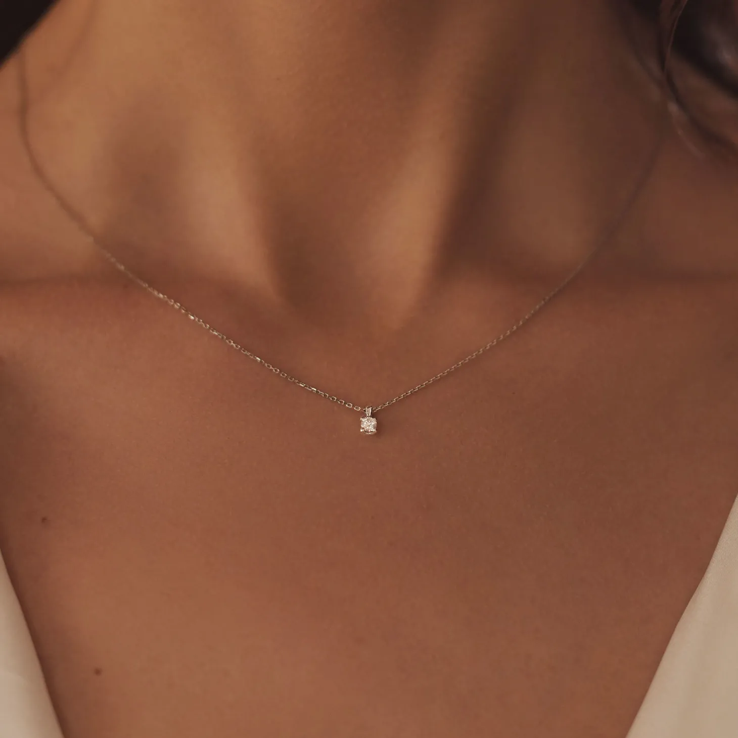 Isabel Bernard De la Paix Christine 14 karaat witgouden collier met diamant 0.10 karaat Discount