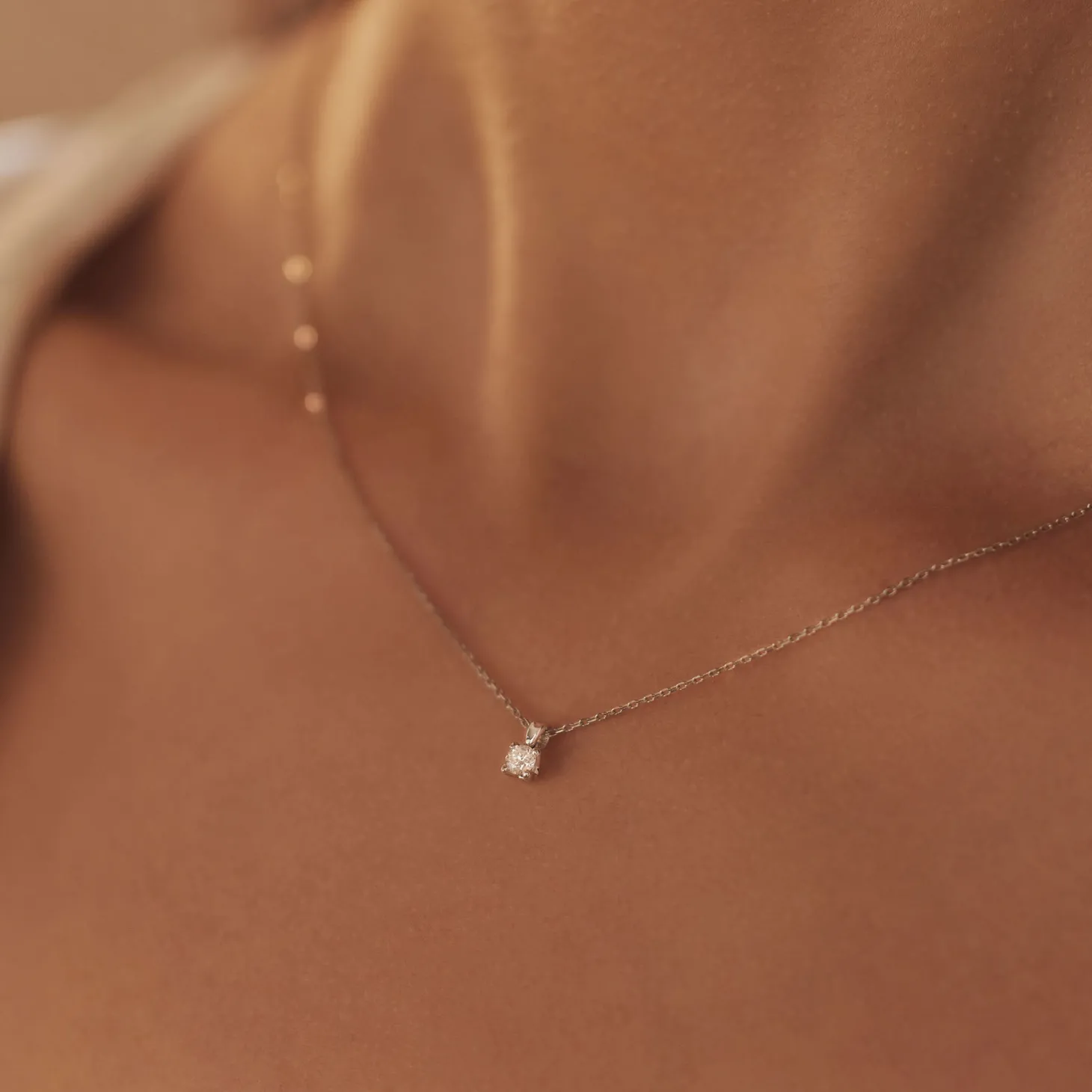 Isabel Bernard De la Paix Christine 14 karaat witgouden collier met diamant 0.10 karaat Discount