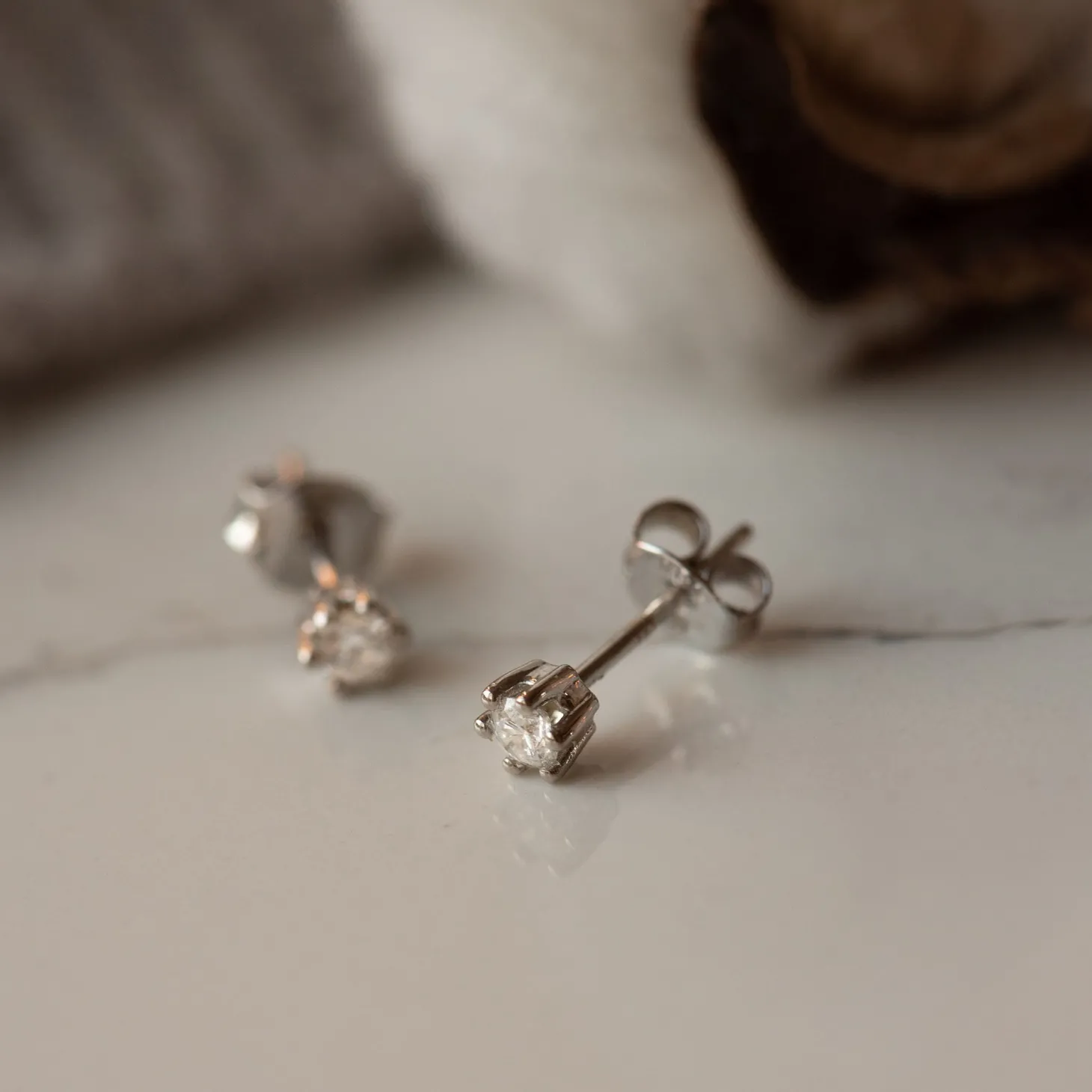 Isabel Bernard De la Paix Emily 14 karaat witgouden oorknoppen met diamant 0.10 karaat Store