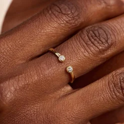 Isabel Bernard De la Paix Flavie 14 karaat gouden ring met diamant 0.08 karaat Hot