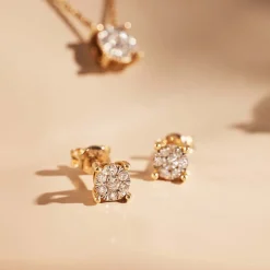 Isabel Bernard De la Paix Hanaé 14 karaat gouden oorknoppen met diamant 0.16 karaat Store