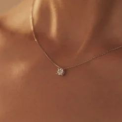 Isabel Bernard De la Paix Hanaé 14 karaat witgouden collier met diamant 0.14 karaat New