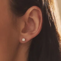 Isabel Bernard De la Paix Hanaé 14 karaat witgouden oorknoppen met diamant 0.16 karaat Best
