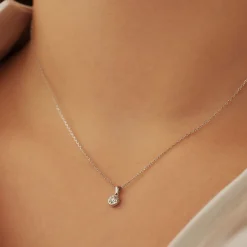 Isabel Bernard De la Paix Inaya 14 karaat witgouden collier met diamant 0.03 karaat Cheap