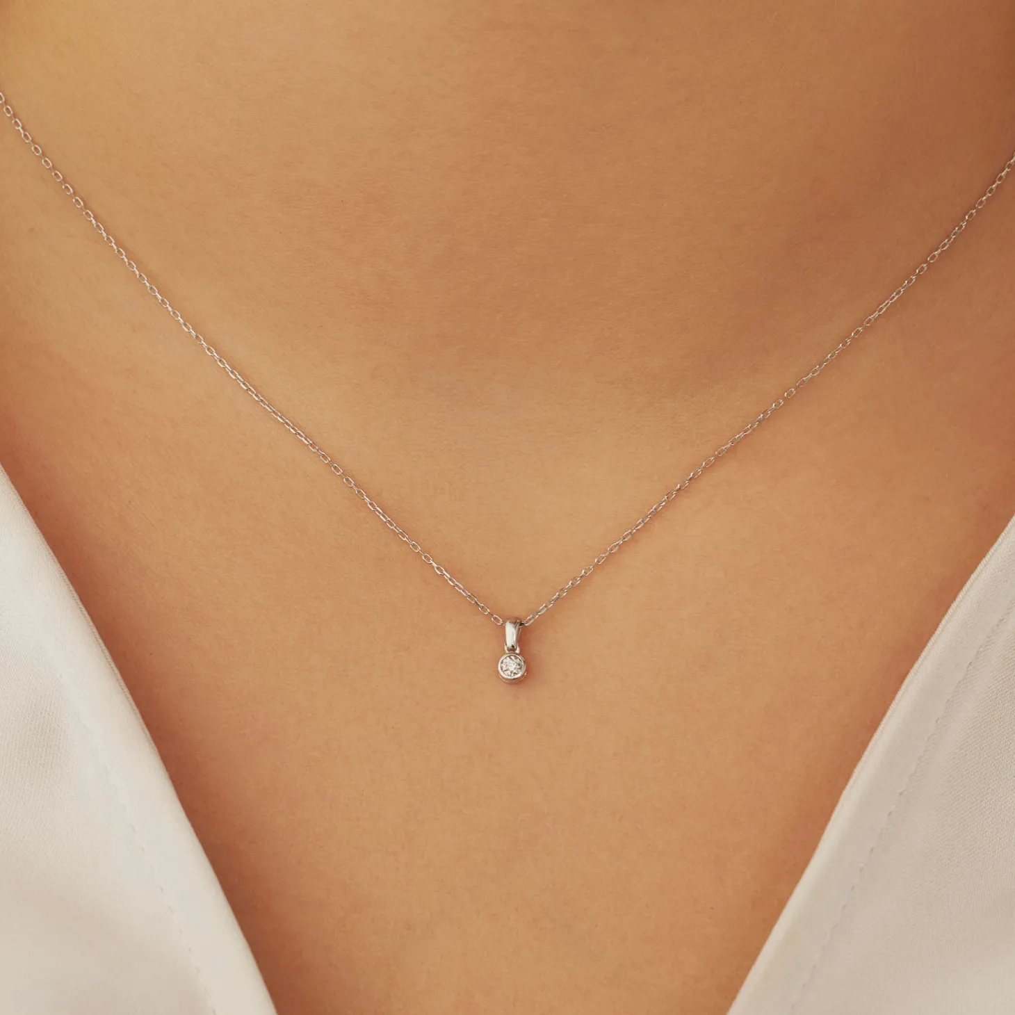 Isabel Bernard De la Paix Inaya 14 karaat witgouden collier met diamant 0.01 karaat Cheap