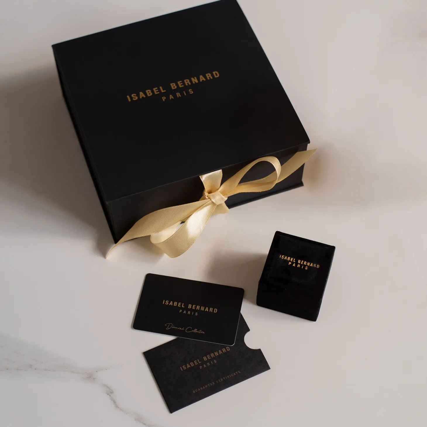 Isabel Bernard De la Paix Madeline 14 karaat gouden creolen met diamant 0.15 karaat Shop