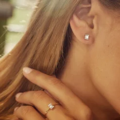 Isabel Bernard De la Paix Maxime 14 karaat gouden oorknoppen met diamant 0.19 karaat Sale