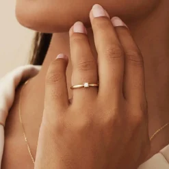 Isabel Bernard De la Paix Sybil 14 karaat gouden ring met diamant 0.10 karaat New