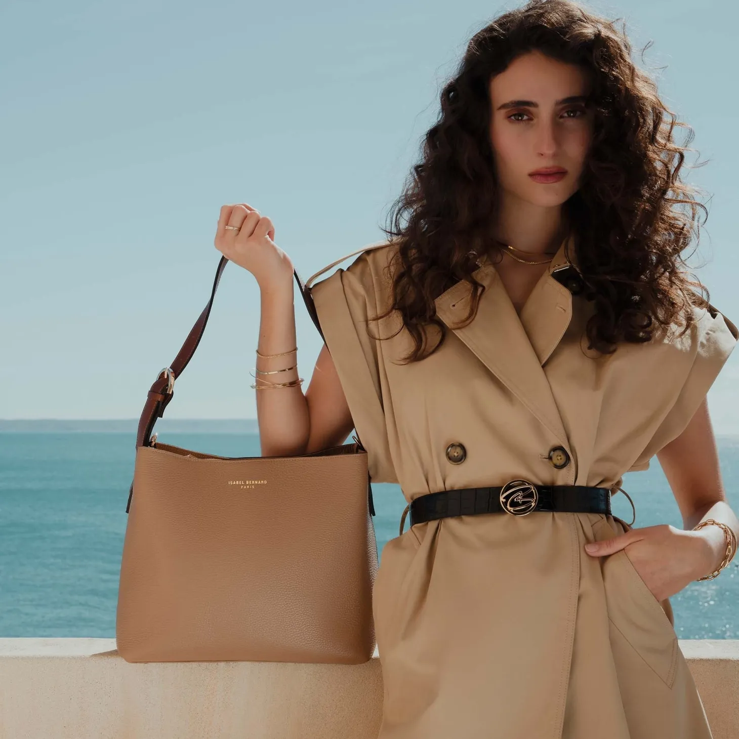 Isabel Bernard Honoré Adriane Midi beige leren schoudertas van kalfsleer Cheap