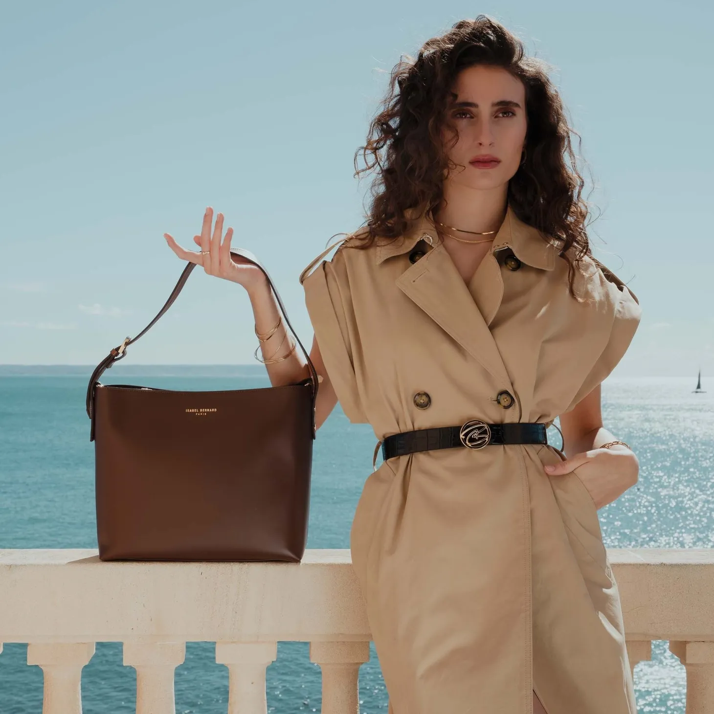 Isabel Bernard Honoré Adriane Midi bruine leren schoudertas van kalfsleer Store