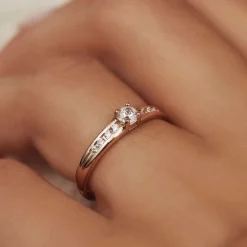 Isabel Bernard La Concorde Estee 14 karaat rosé gouden ring met zirkonia steentjes Best