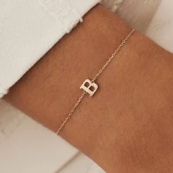 Isabel Bernard La Concorde Rachel 14 karaat rosé gouden initial armband met letter Sale