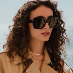 Isabel Bernard La Villette Rive zwarte vierkante zonnebril met zwarte glazen Fashion