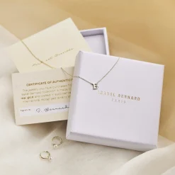 Isabel Bernard Le Marais Felie 14 karaat gouden kubus bedel met hartje Best