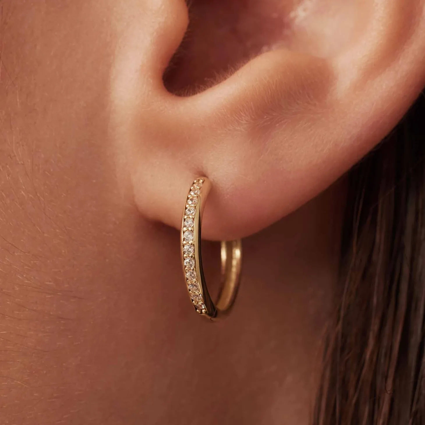 Isabel Bernard Le Marais Merle 14 karaat gouden creolen met zirkonia (12.5 mm) Store