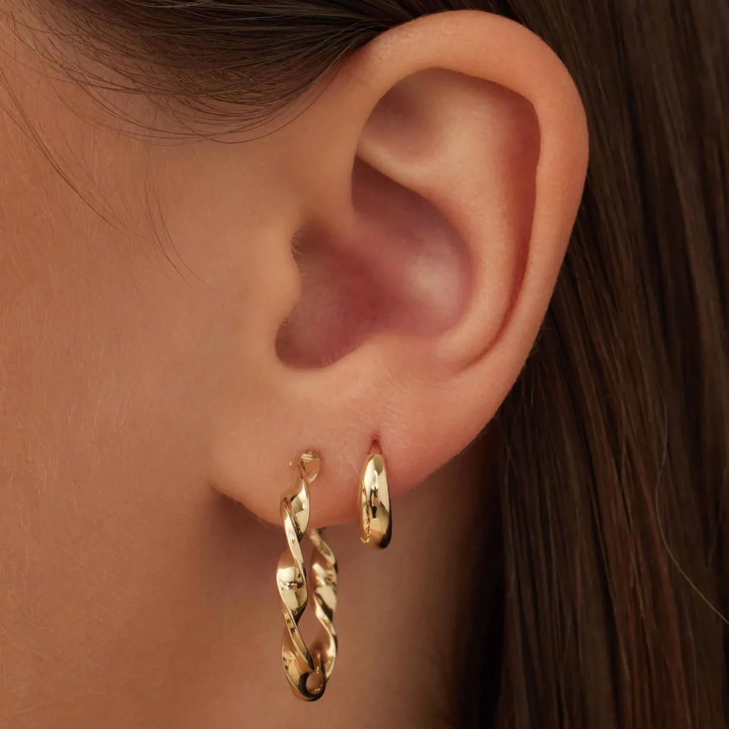 Isabel Bernard Rivoli Odette 14 karaat gouden creolen met twist Flash Sale