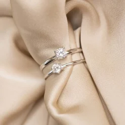 Isabel Bernard Saint Germain Abelle 14 karaat witgouden ring met zirkonia steentje Shop
