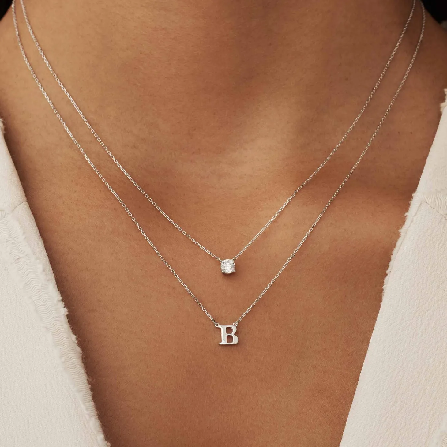 Isabel Bernard Saint Germain Chloé 14 karaat witgouden initial collier met letter Online