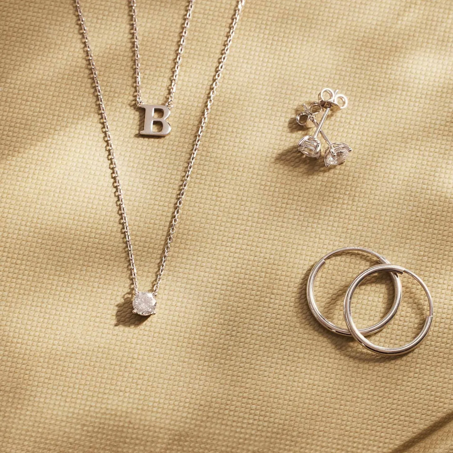 Isabel Bernard Saint Germain Chloé 14 karaat witgouden initial collier met letter Online