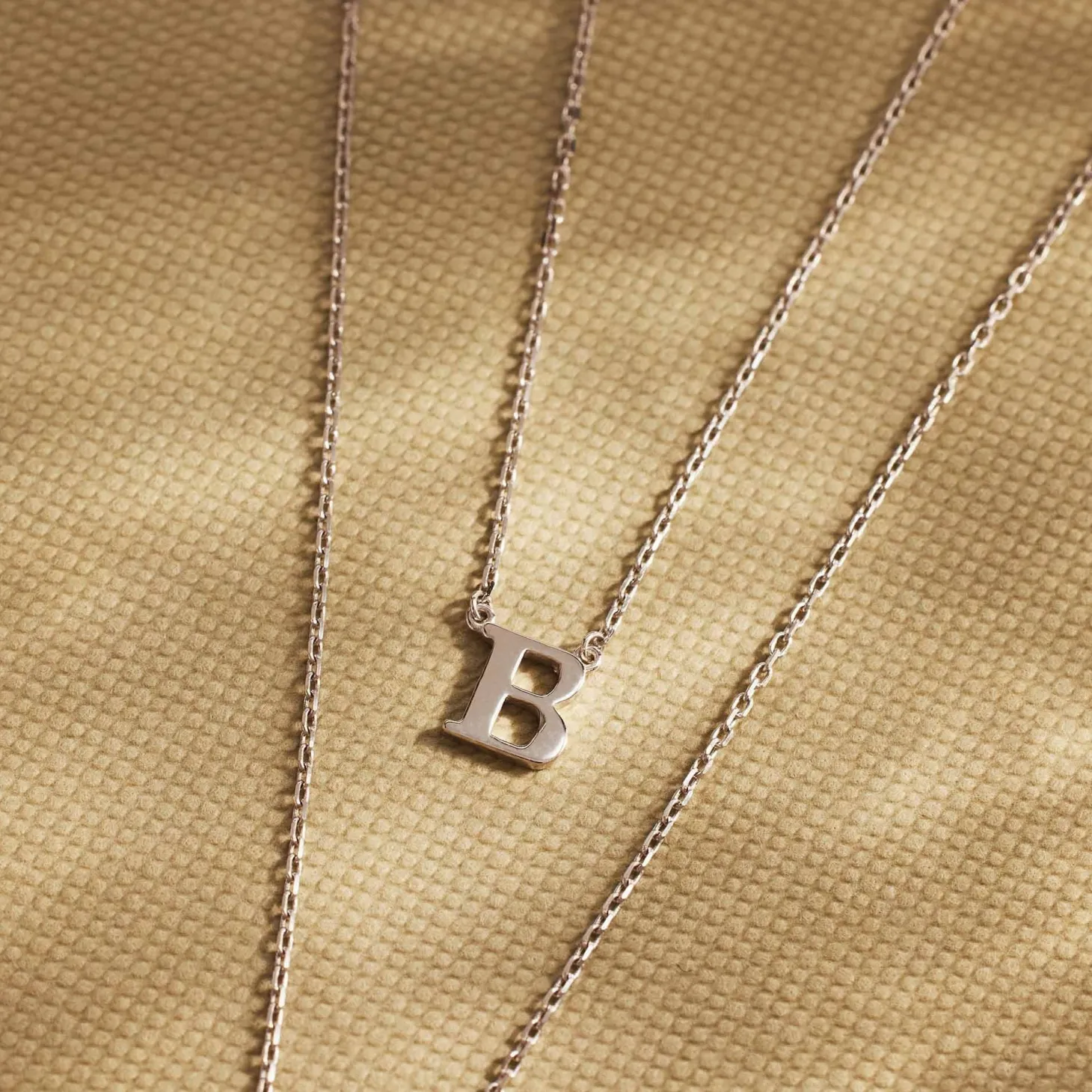 Isabel Bernard Saint Germain Chloé 14 karaat witgouden initial collier met letter Online