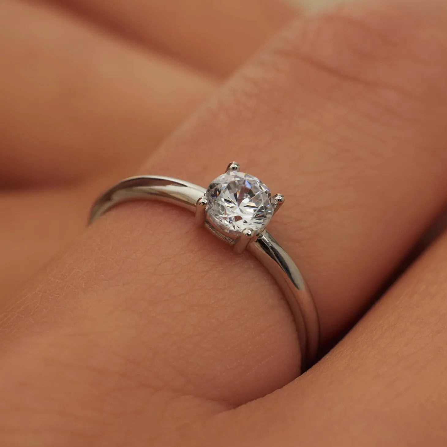 Isabel Bernard Saint Germain de Buci 14 karaat witgouden ring met zirkonia steentje New
