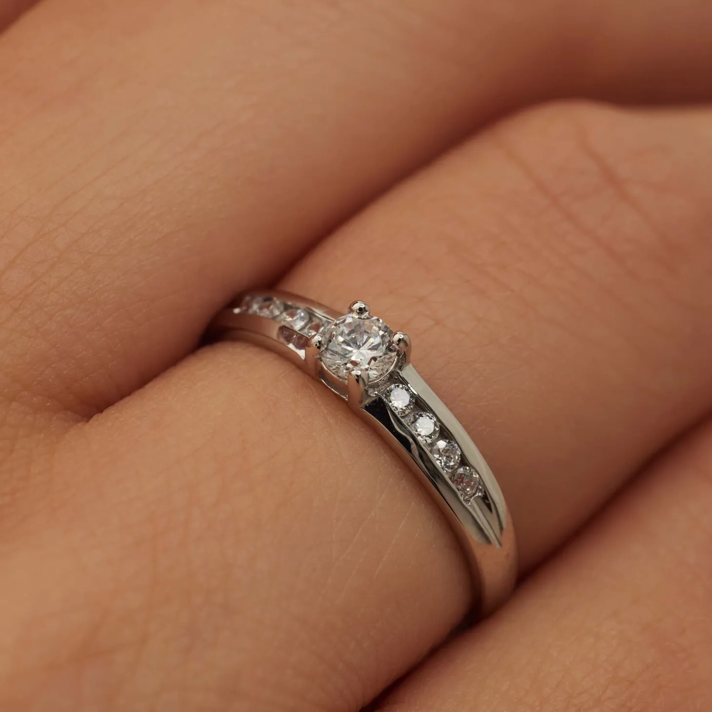 Isabel Bernard Saint Germain Estee 14 karaat witgouden ring met zirkonia steentjes Store