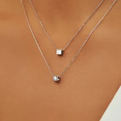 Isabel Bernard Saint Germain Felie 14 karaat witgouden kubus bedel met hartje Best Sale