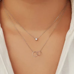 Isabel Bernard Saint Germain Loulou 14 karaat witgouden collier met twee ringetjes Hot