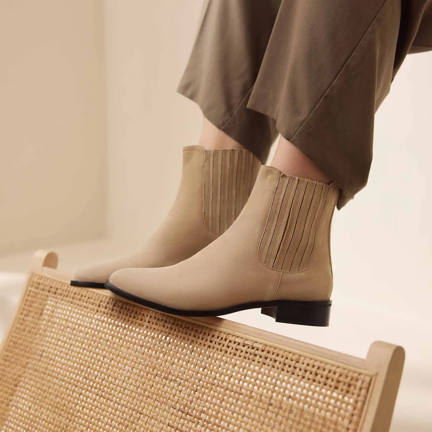 Isabel Bernard Vendôme Chey beige suède chelsea boots Outlet